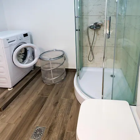 Sara Village Oasis 베라트