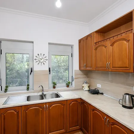 Sara Village Oasis Villa