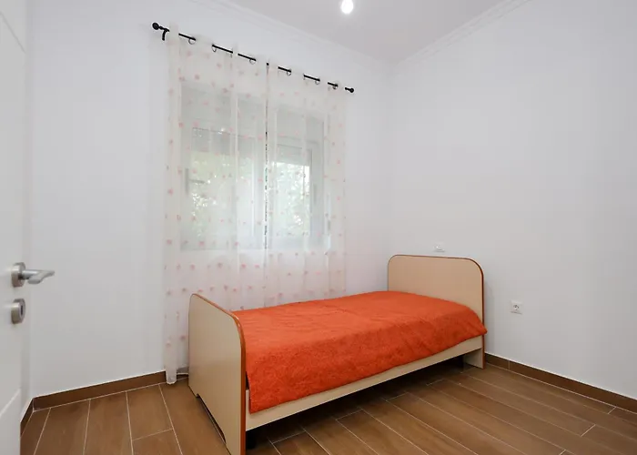 Sara Village Oasis 别墅 培拉特