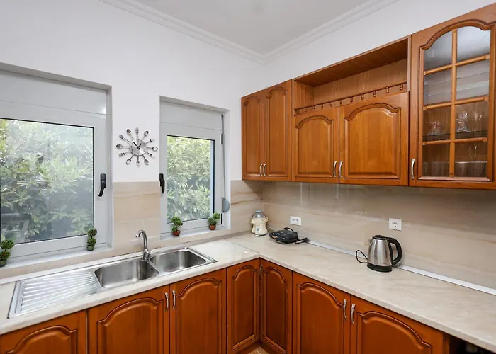 Sara Village Oasis 培拉特