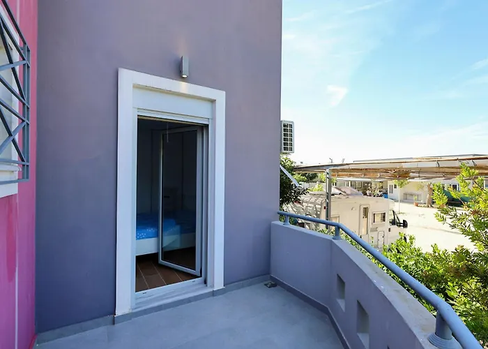 Sara Village Oasis 培拉特